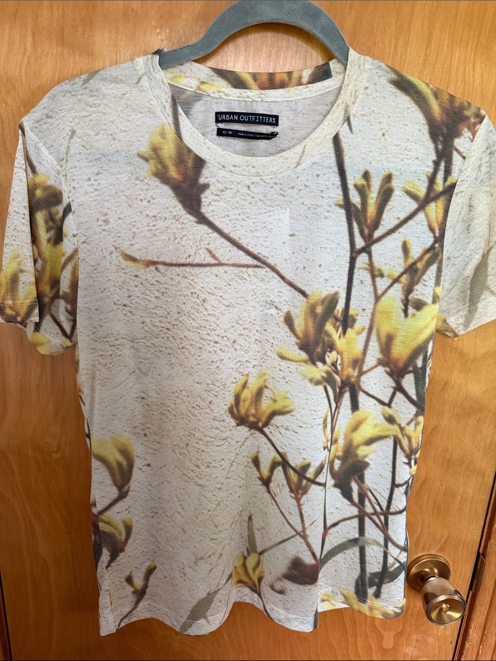 Women’s Urban Outfitters short sleeve T